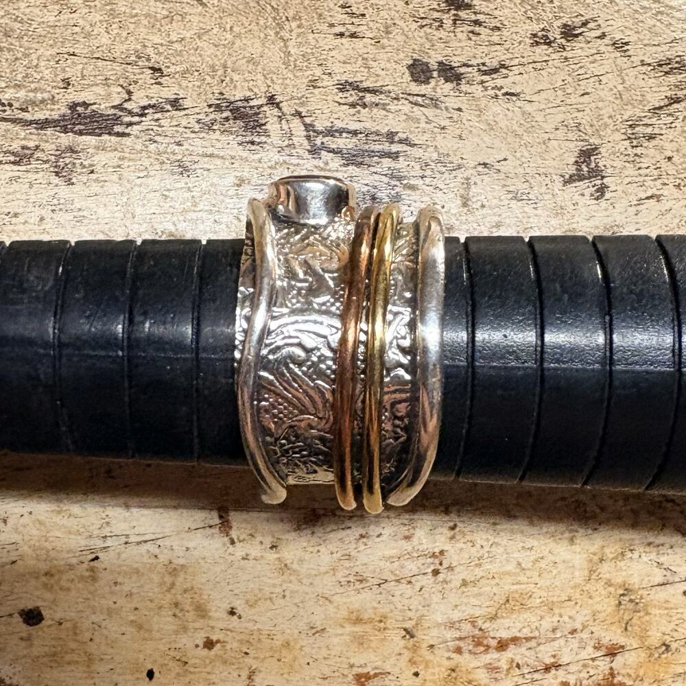 Sterling Silver Mixed Metal Spinner Ring w/ Garnet Size 8.5 - Picture 4 of 9